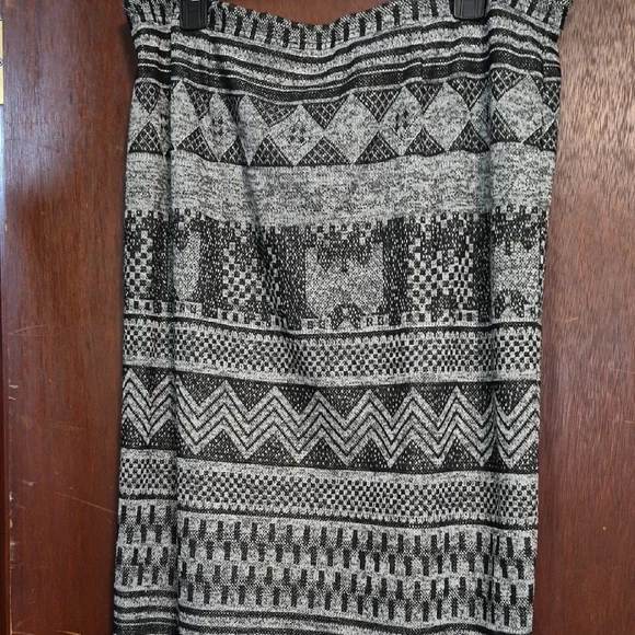 Black and White Patterned Women's Skirt - Picture 4 of 5